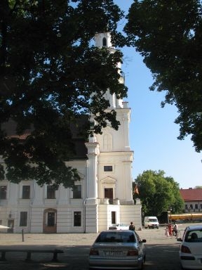 
The Rotuse-The old town hall-Wedding outside-Kaunas-Lithuania-close to the hotel-
market square-newly wed-At night    
       